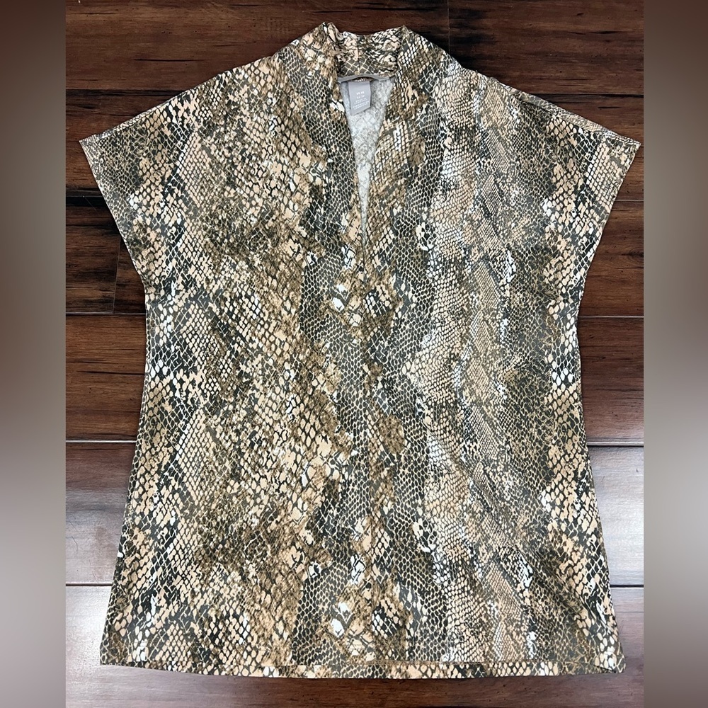 H&M Snake Print V-Neck Blouse - Cap Sleeve - Stretch Top - Size XS - Picture 4 of 7